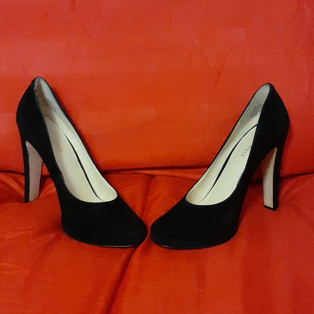Nice suede black Nine West heels